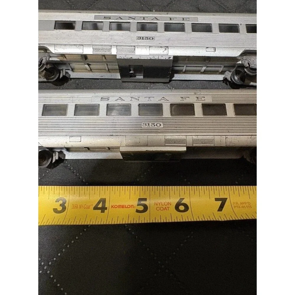 Vintage Tyco HO Scale Santa Fe Warbonnet F9 Locomotive 4015 & 7 Passenger Cars